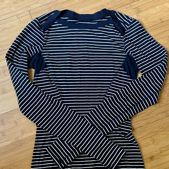 Lululemon Base Runner Long Sleeve T-Shirt Activewear Striped Black White XS 2-4 - Picture 1 of 6